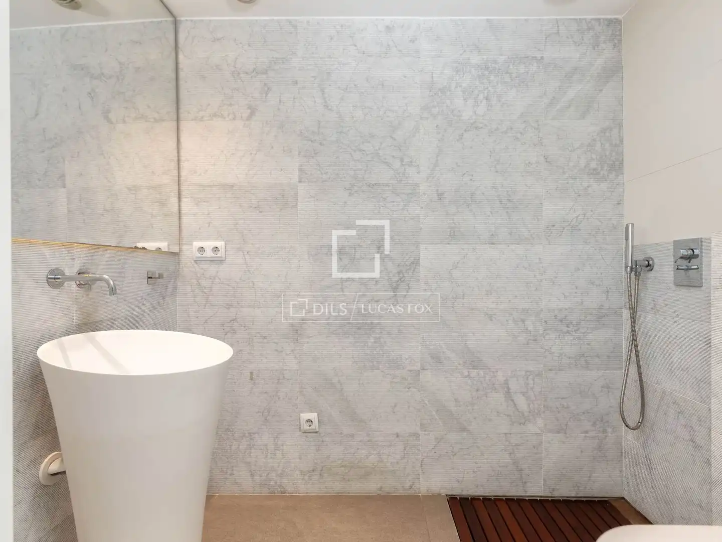 Baño de Piso en venta en Blanes con Aire acondicionado, Calefacción y Terraza