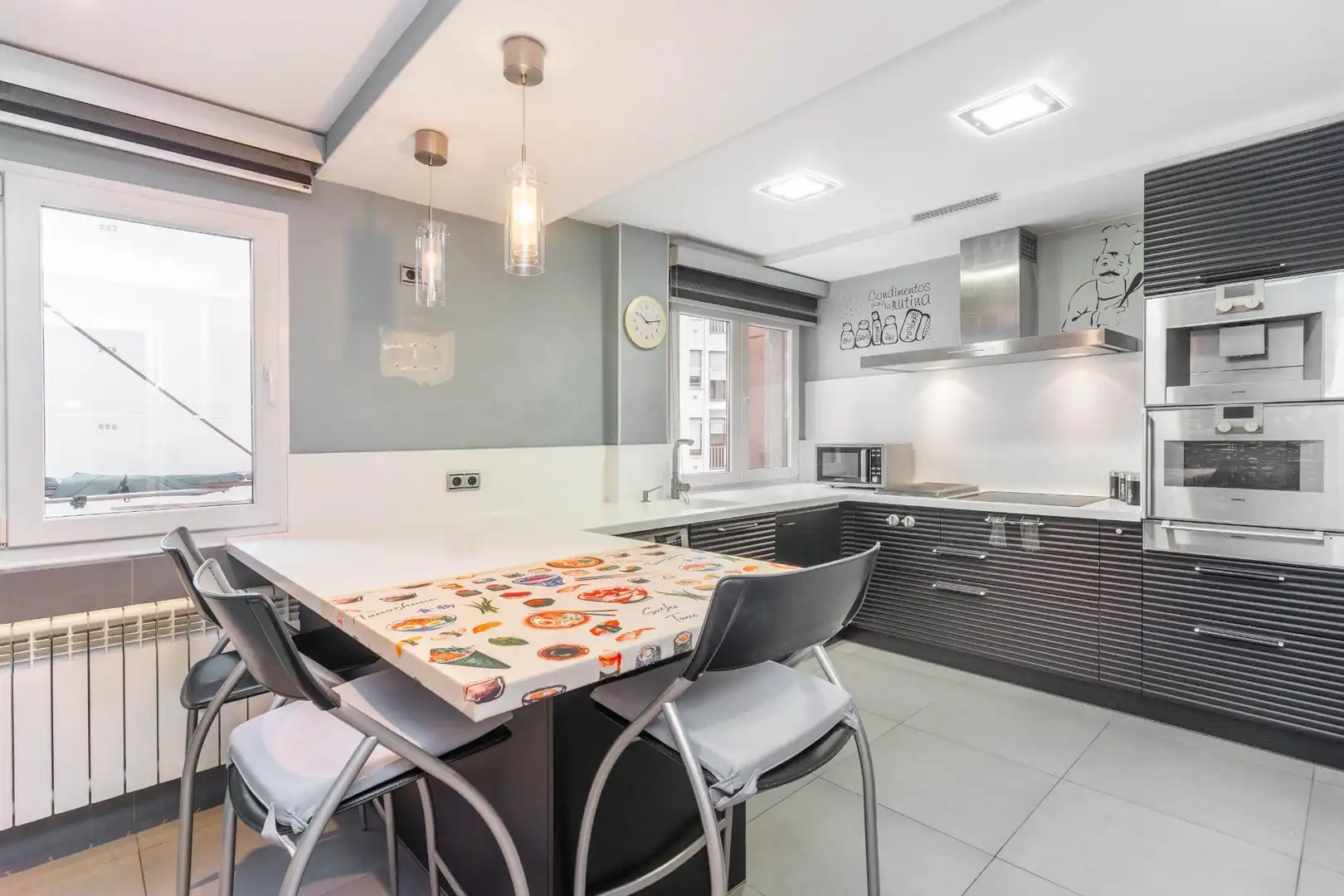 Cocina de Piso en venta en Oviedo  con Parquet, Amueblado y Jacuzzi