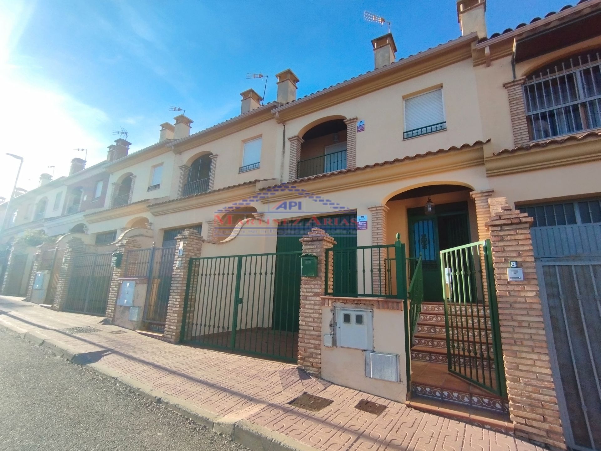 Vista exterior de Casa adosada en venda en Sabiote amb Calefacció i Terrassa