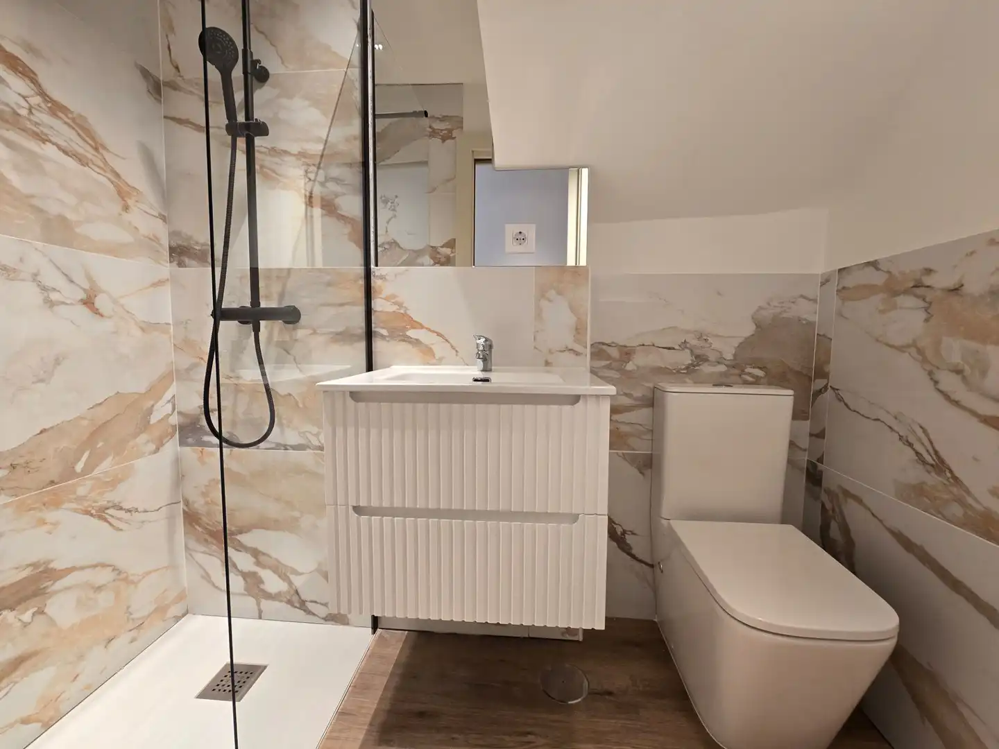 Bathroom of Flat for sale in Llanes
