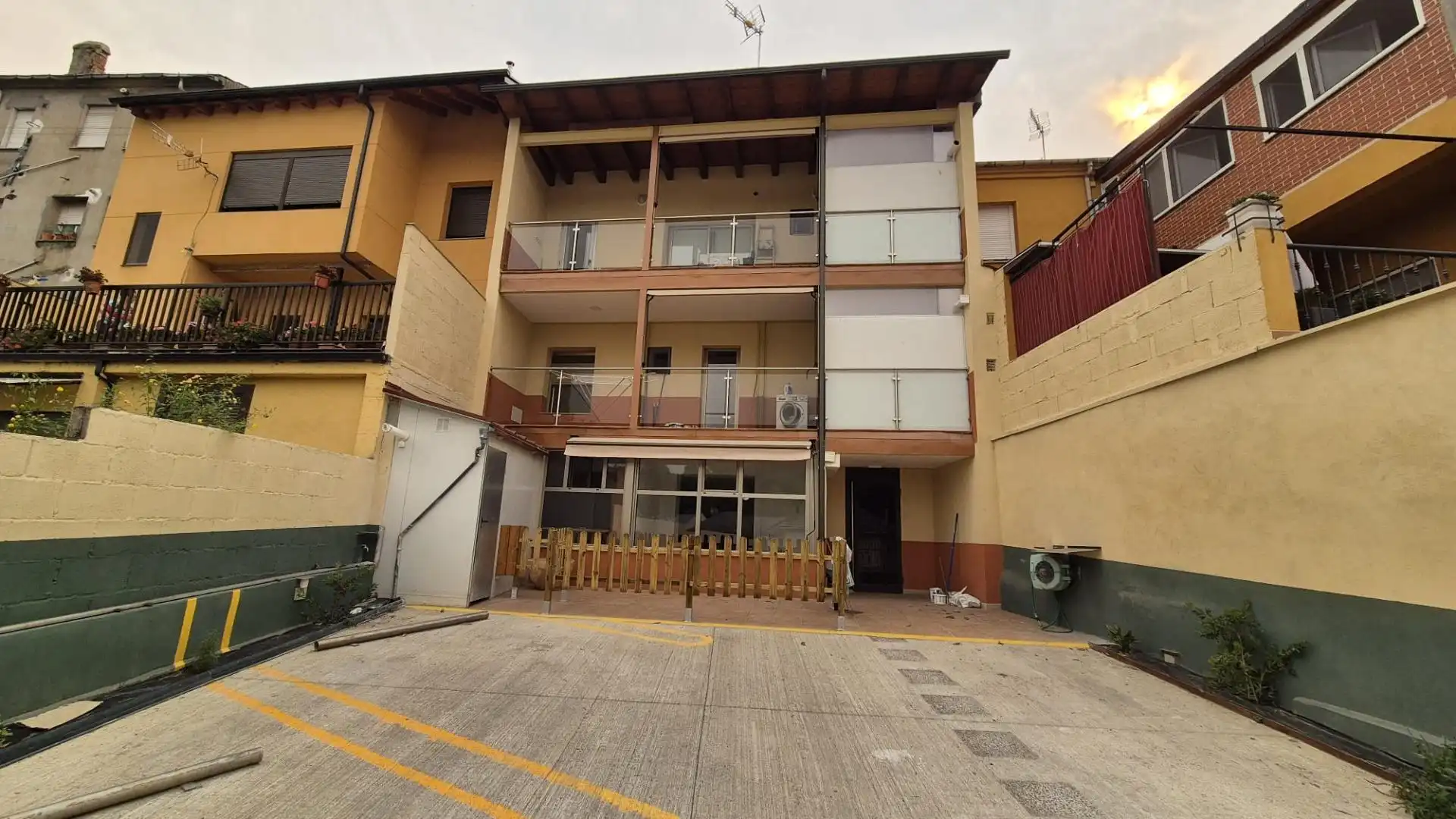 Vista exterior de Apartamento de alquiler en Ponferrada con Calefacción y Terraza