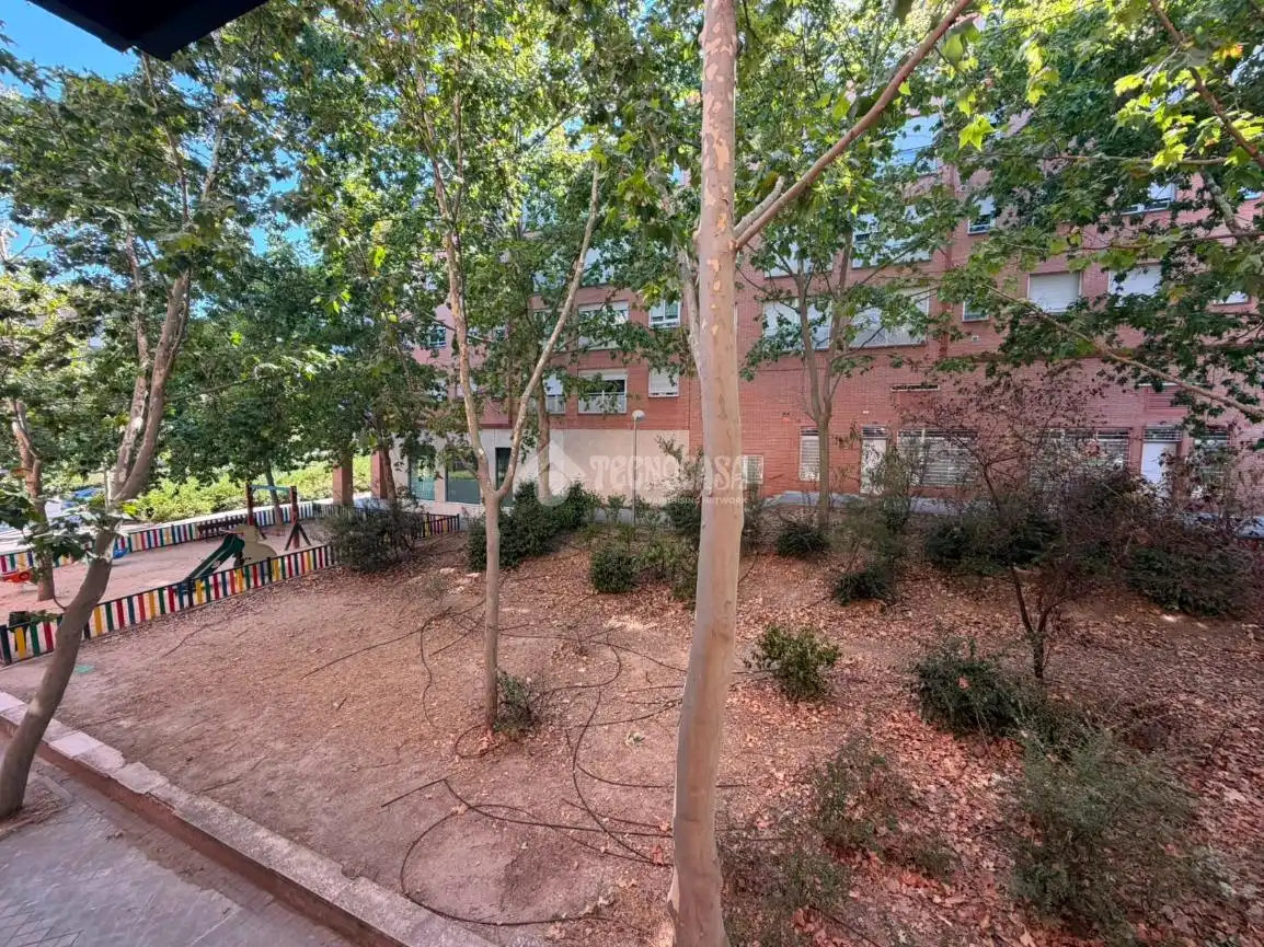 Vista exterior de Pis en venda en Madrid amb Calefacció i Piscina comunitària