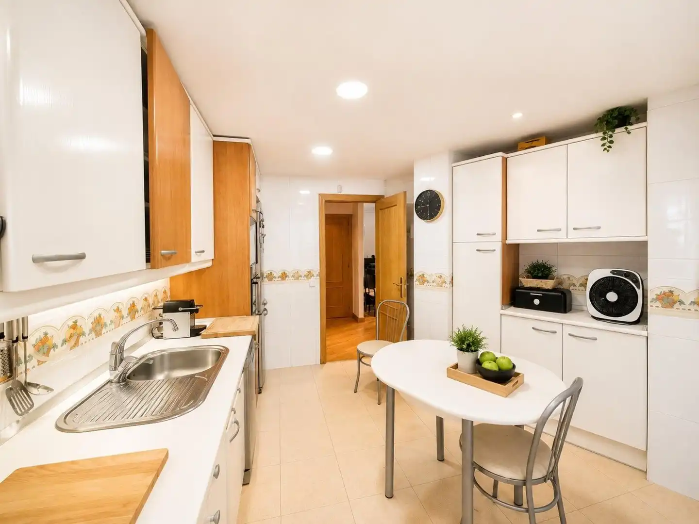 Cocina de Piso en venta en Majadahonda con Calefacción, Terraza y Piscina comunitaria