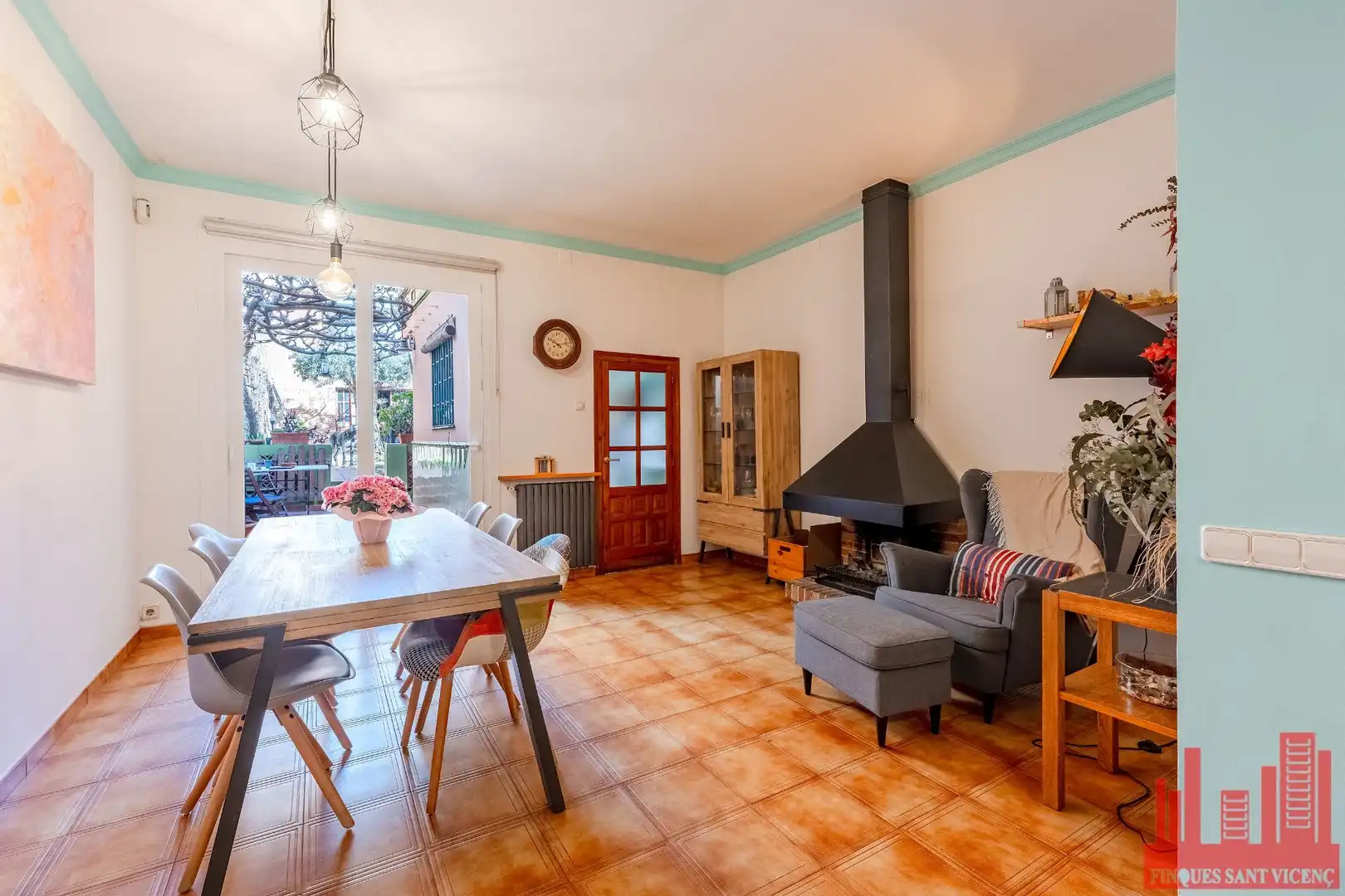 Comedor de Casa o chalet en venta en Sant Vicenç Dels Horts con Aire acondicionado, Calefacción y Jardín privado