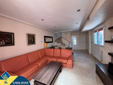 Adosado con piscina en venta en El Raso