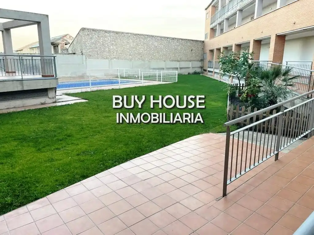 Vista exterior de Piso en venta en Cabañas de la Sagra