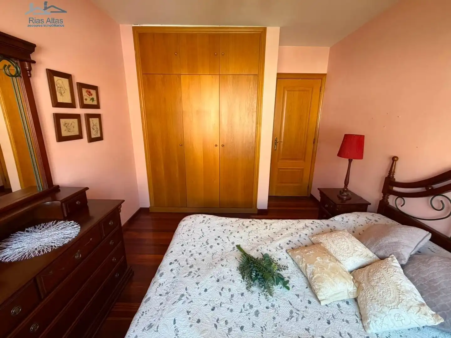 Habitación de Casa o chalet en venta en Oleiros con Calefacción, Jardín privado y Trastero