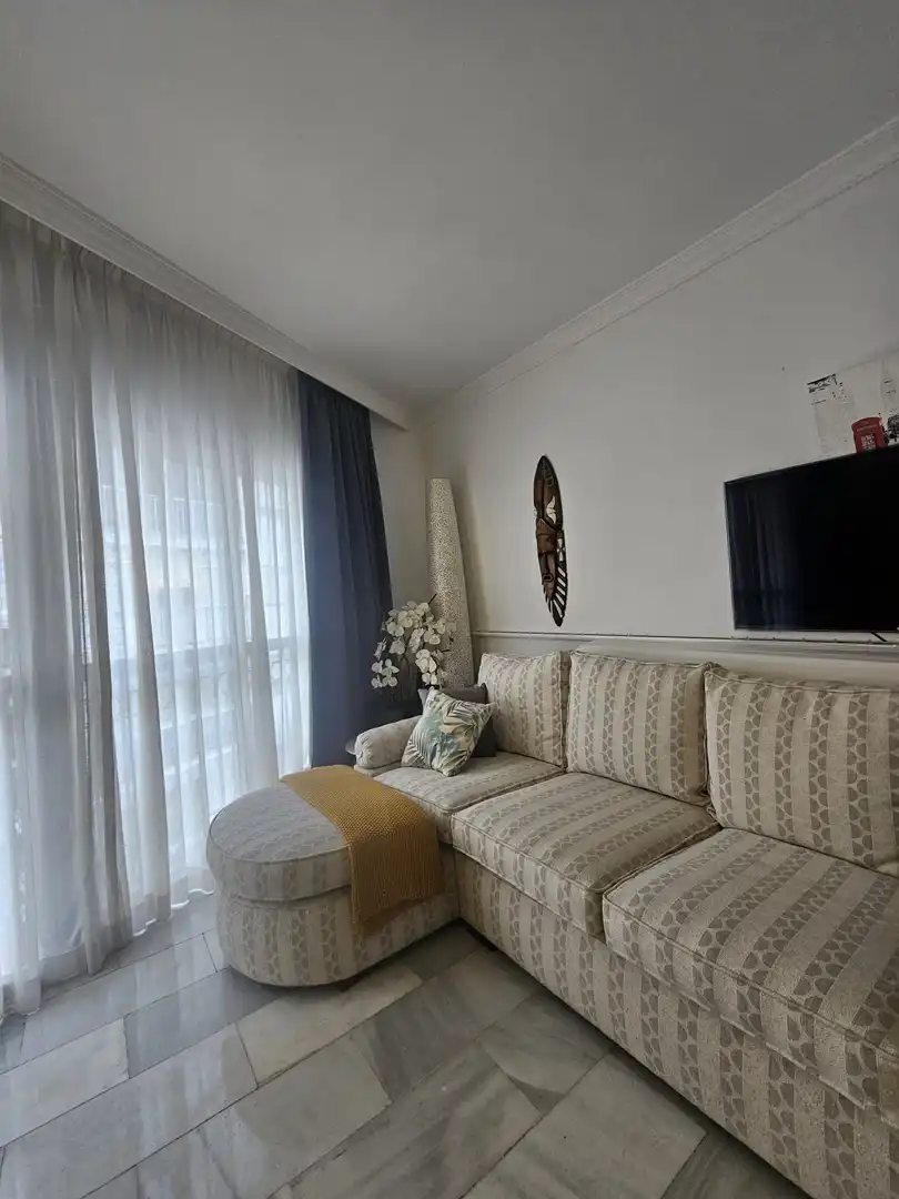 Sala d'estar de Apartament en venda en Marbella amb Terrassa, Traster i Moblat