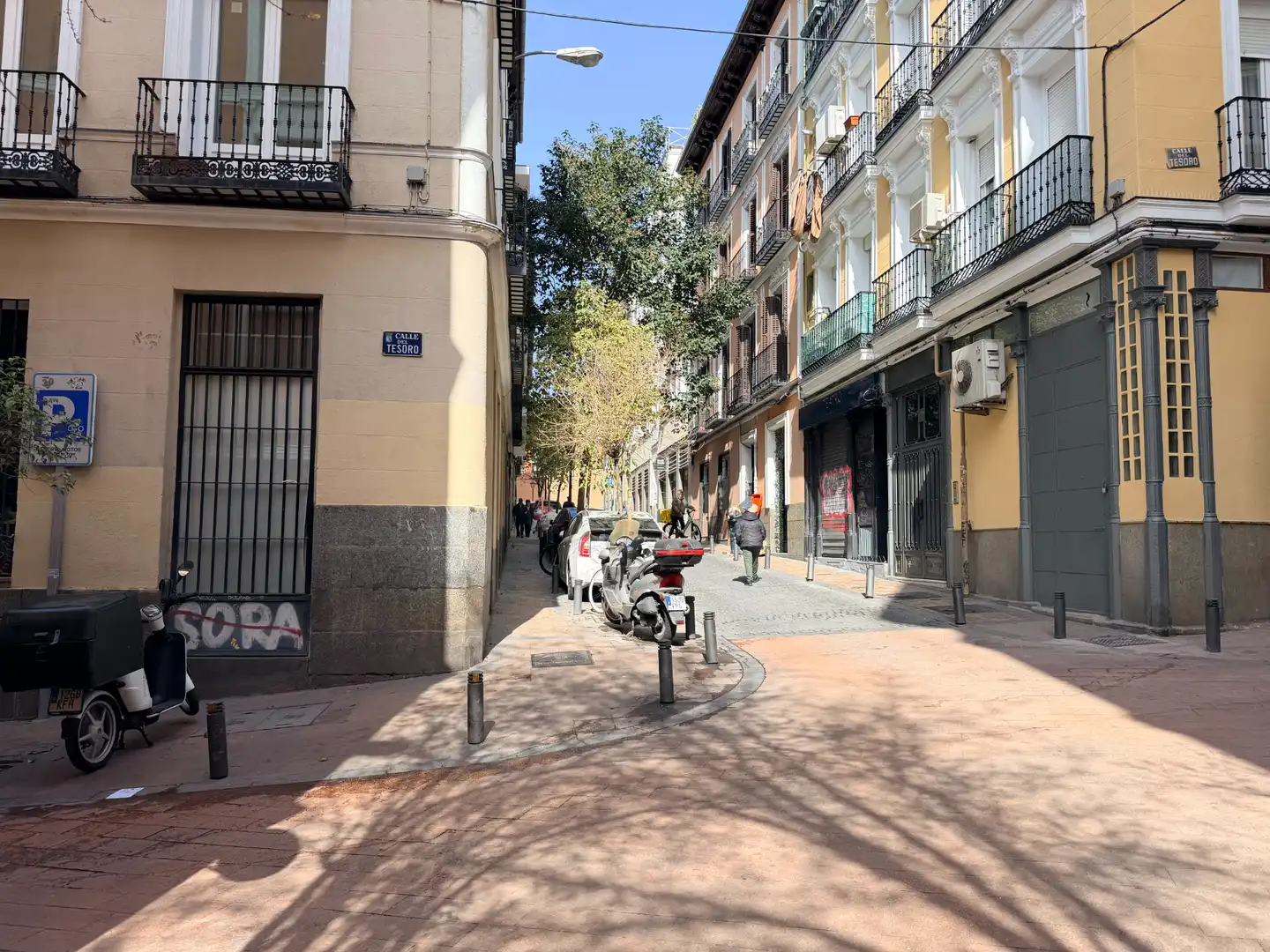 Exterior view of Commercial properties for sale in Madrid  with Heating