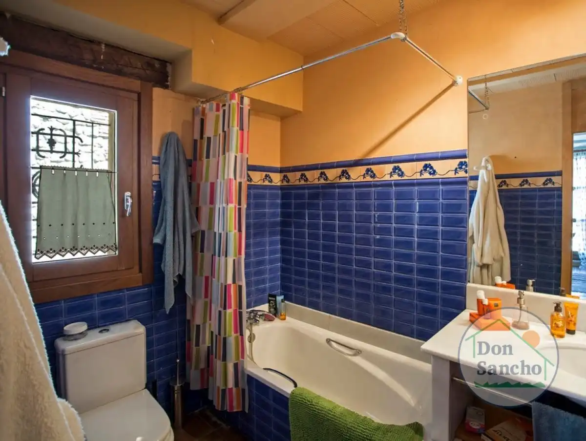 Bathroom of Houses for sale in Simancas  with Heating