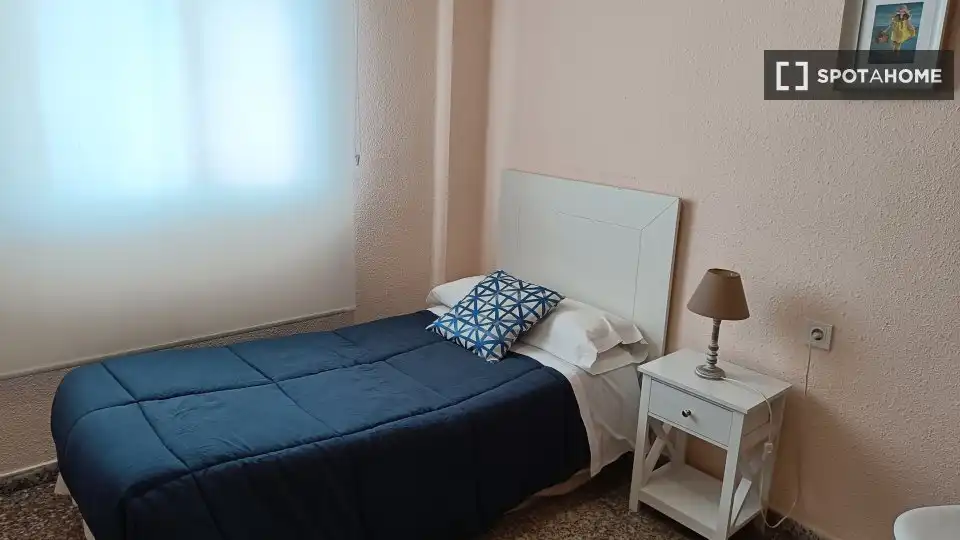 Bedroom of Flat for rent in Valencia  with Air Conditioner, Heating and Furnished