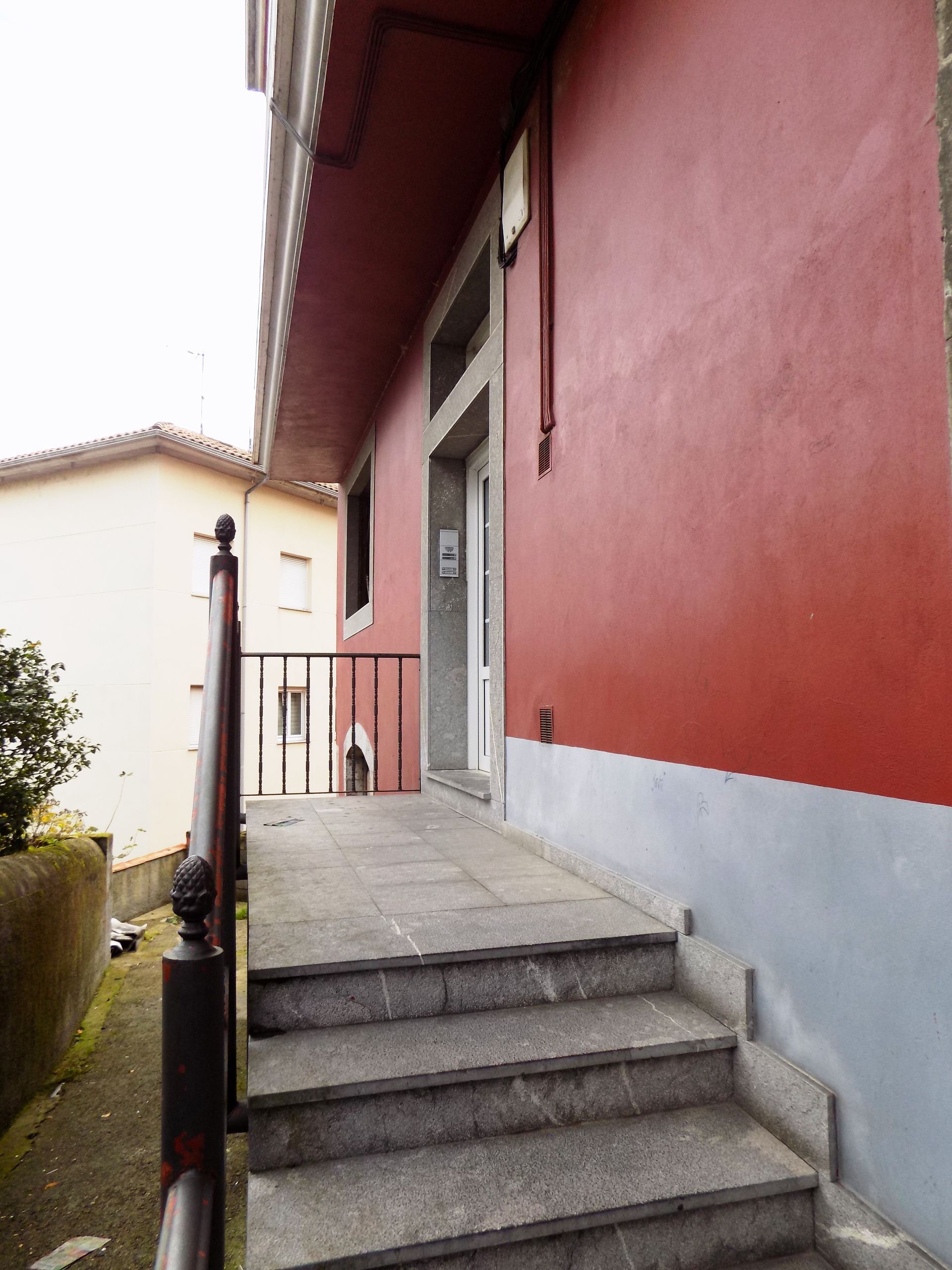 Vista exterior de Pis en venda en Pravia amb Calefacció i Traster