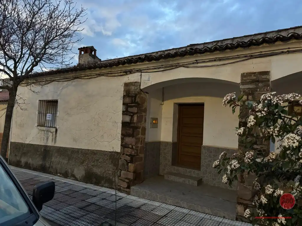 Vista exterior de Casa o xalet en venda en Cáceres