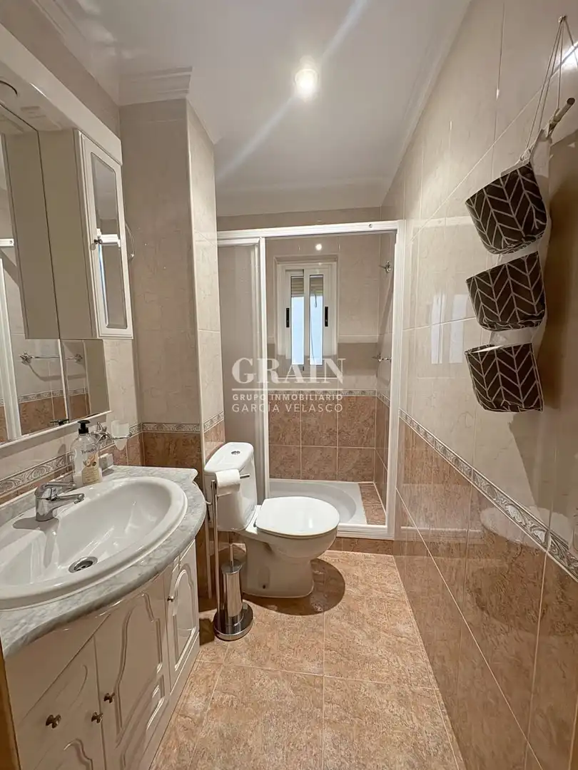 Bathroom of Flat for rent in Albacete  with Air Conditioner, Heating and Balcony