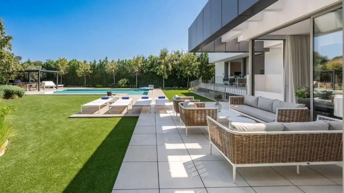 Terrassa de Casa o xalet en venda en Estepona amb Aire condicionat, Calefacció i Jardí privat