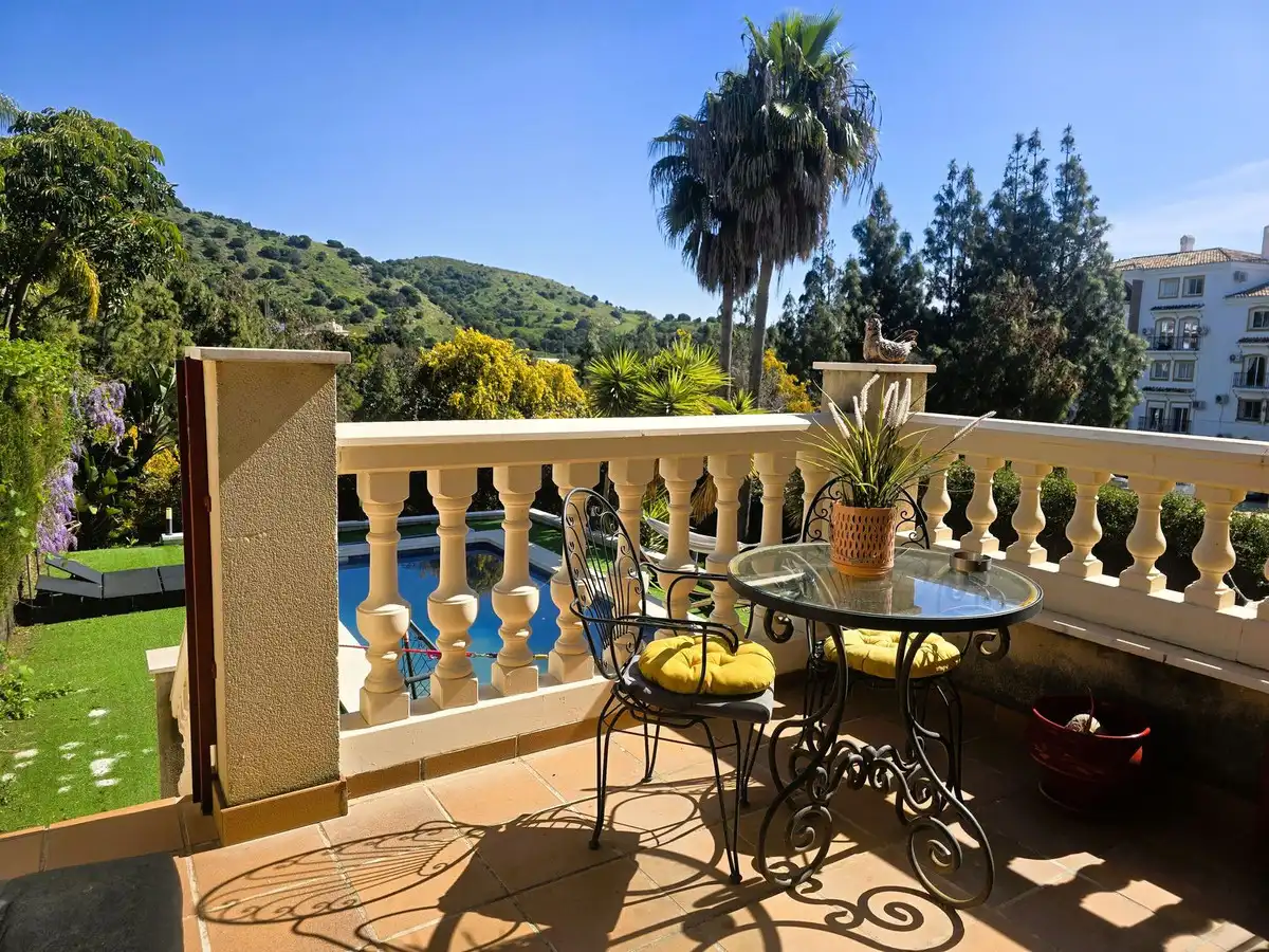 Terrasse von Einfamilien-Reihenhaus zum Verkauf in Mijas mit Klimaanlage, Heizung und Privatgarten