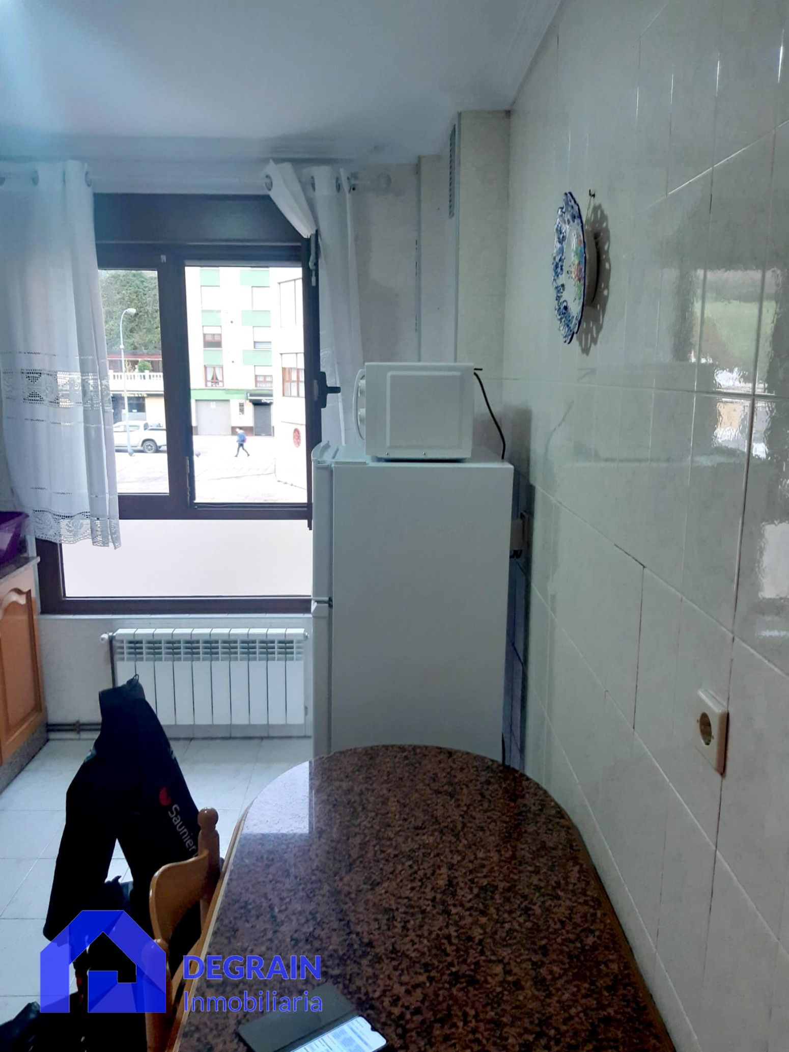 Cuina de Pis en venda en Lena amb Calefacció, Traster i Balcó