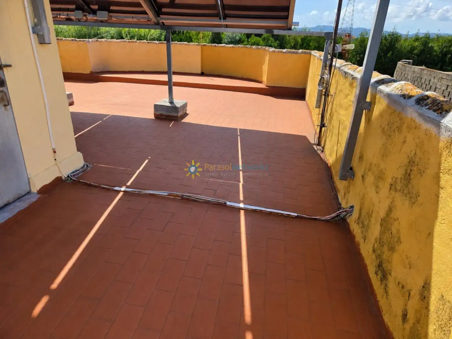 Terrasse von Haus oder Chalet zum Verkauf in Oliva mit Klimaanlage, Privatgarten und Terrasse