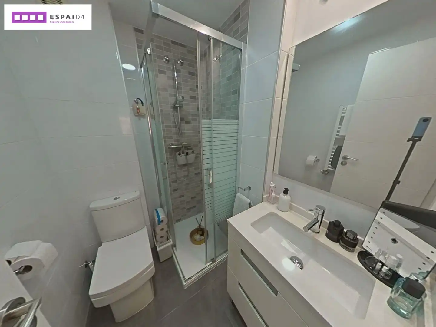 Baño de Piso en venta en Ripollet con Aire acondicionado, Calefacción y Terraza