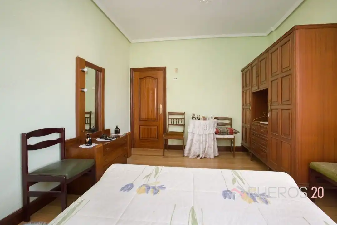 Schlafzimmer von Wohnung zum Verkauf in Barakaldo  mit Terrasse, Abstellraum und Möbliert