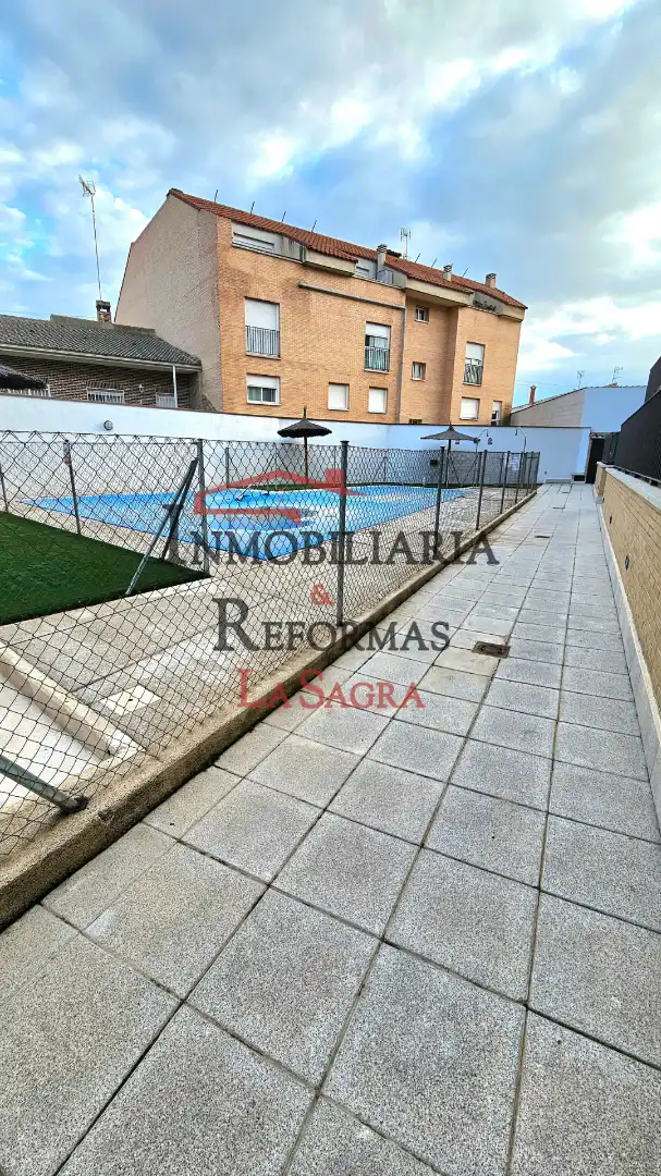 Schwimmbecken von Maisonette zum Verkauf in Villaseca de la Sagra mit Klimaanlage, Heizung und Privatgarten