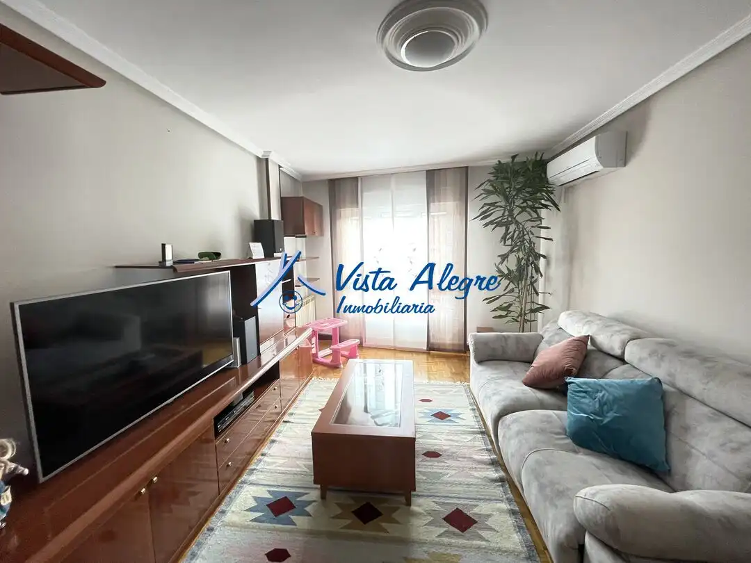 Sala de estar de Piso en venta en Haro con Calefacción, Parquet y Terraza