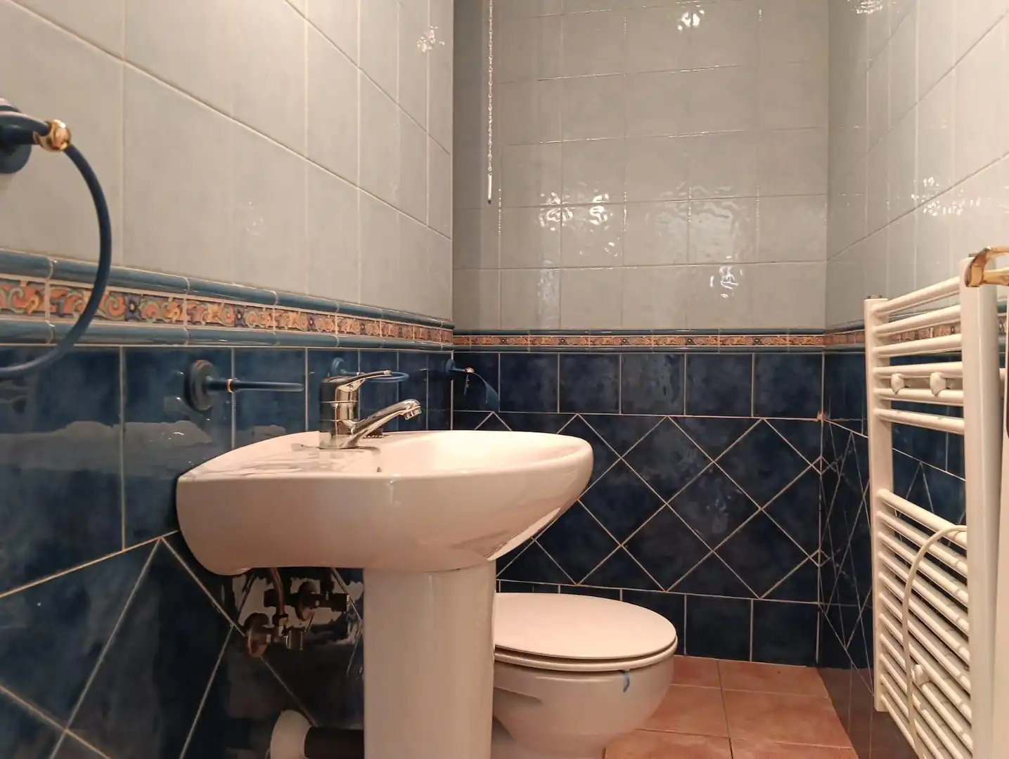 Bathroom of Flat for sale in San Lorenzo de El Escorial  with Heating, Parquet flooring and Storage room