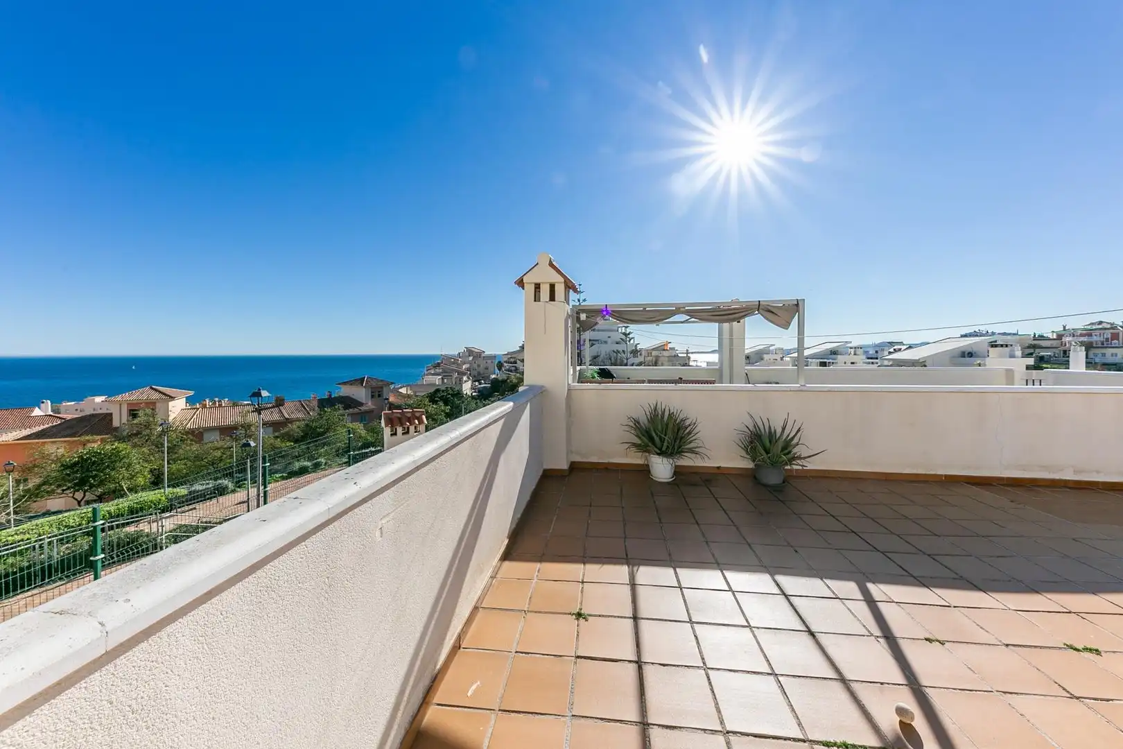 Terraza de Dúplex en venta en Benalmádena con Aire acondicionado, Calefacción y Jardín privado