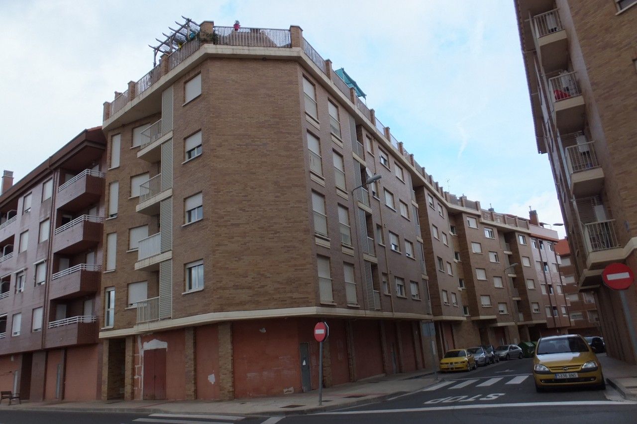 Exterior view of Garage for sale in Lardero