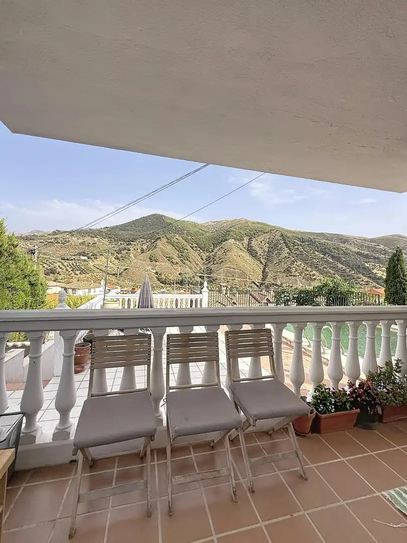 Vista exterior de Casa o xalet en venda en Pinos Genil amb Aire condicionat, Calefacció i Terrassa