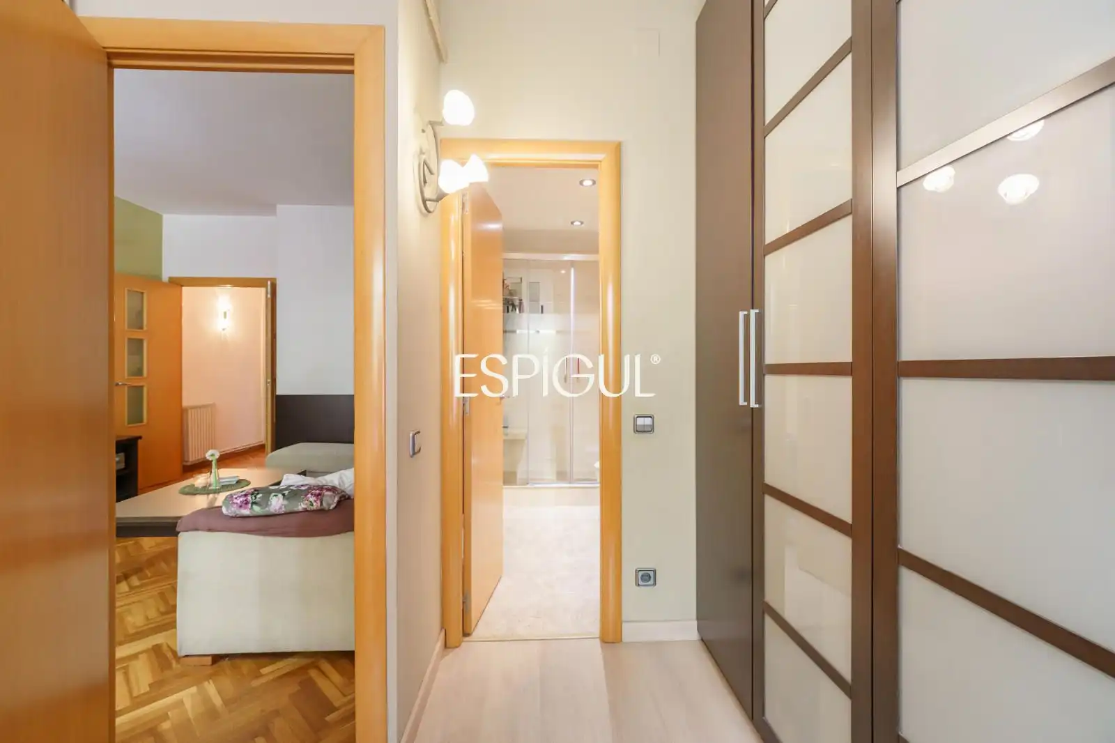 Wohnung zum Verkauf in Barcelona mit Klimaanlage, Heizung und Parkett