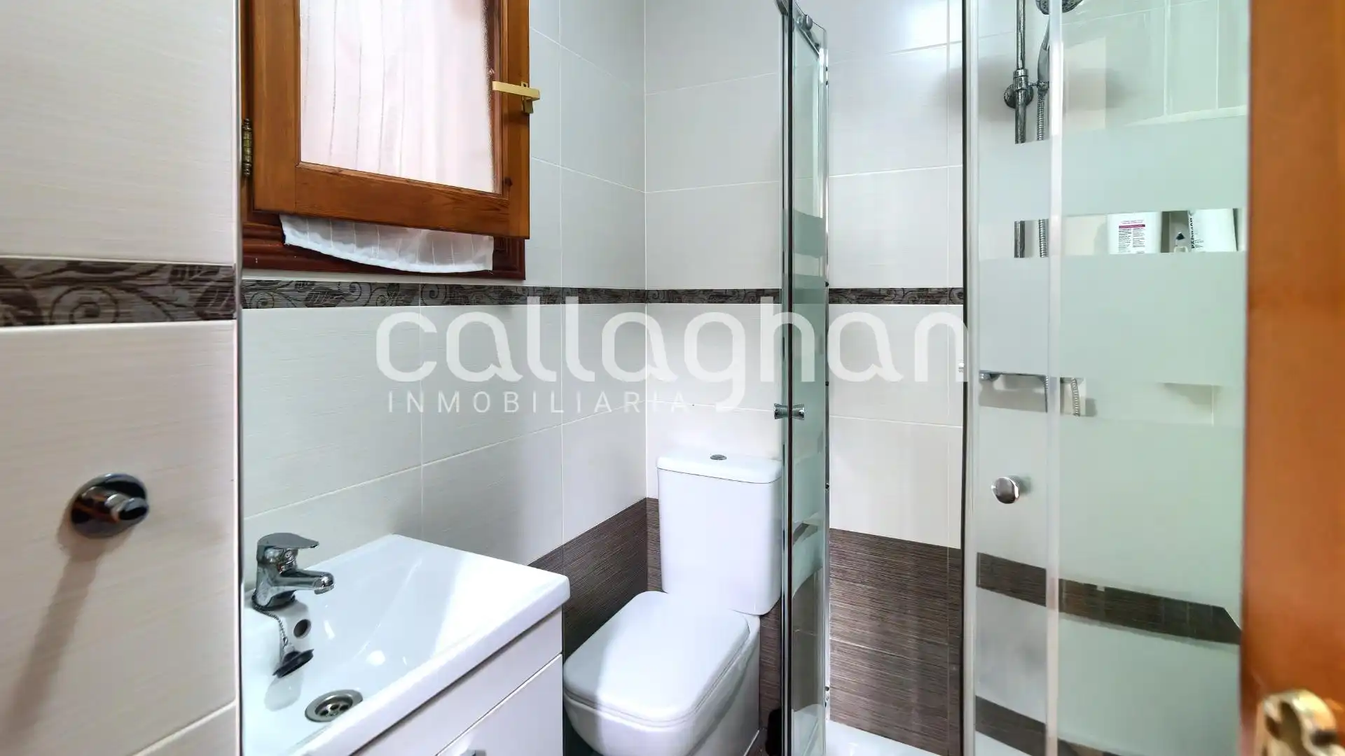 Bany de Casa adosada en venda en Sagunto / Sagunt amb Aire condicionat, Calefacció i Terrassa