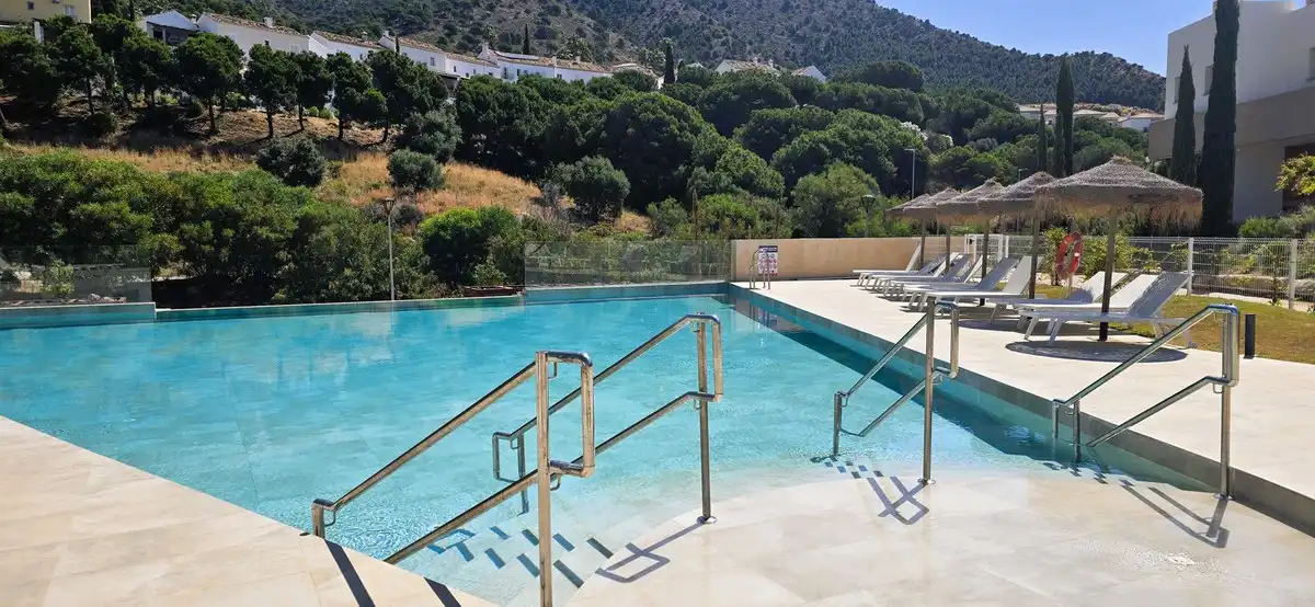 Piscina de Casa adosada en venta en Mijas con Aire acondicionado, Calefacción y Jardín privado