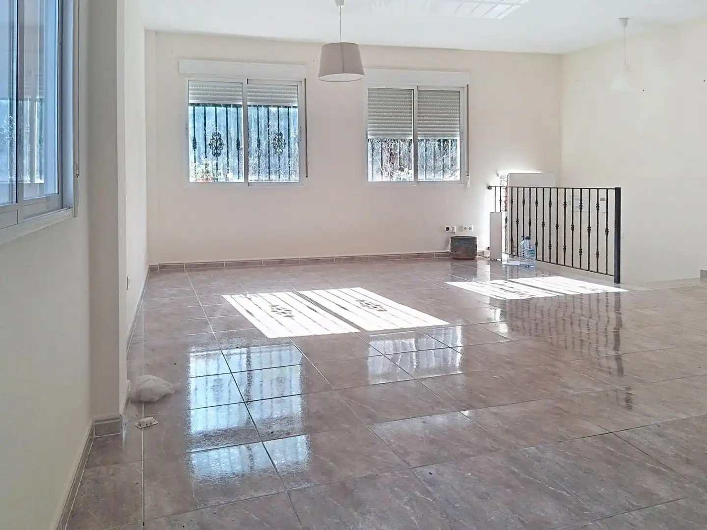 Sala d'estar de Casa adosada en venda en Montroi / Montroy