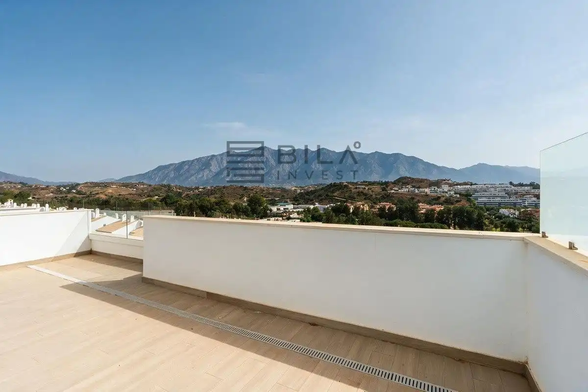 Vista exterior de Piso en venta en Mijas con Aire acondicionado, Terraza y Piscina