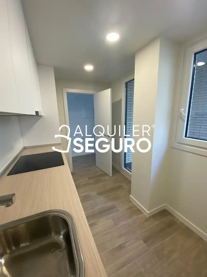 Cuina de Pis de lloguer en Guadalajara amb Calefacció, Terrassa i Traster