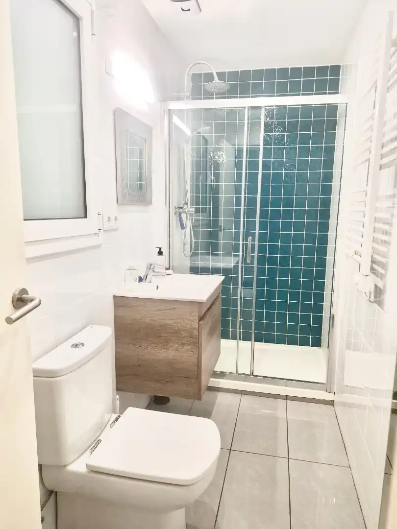 Badezimmer von Wohnung zum Verkauf in Palamós mit Terrasse und Möbliert