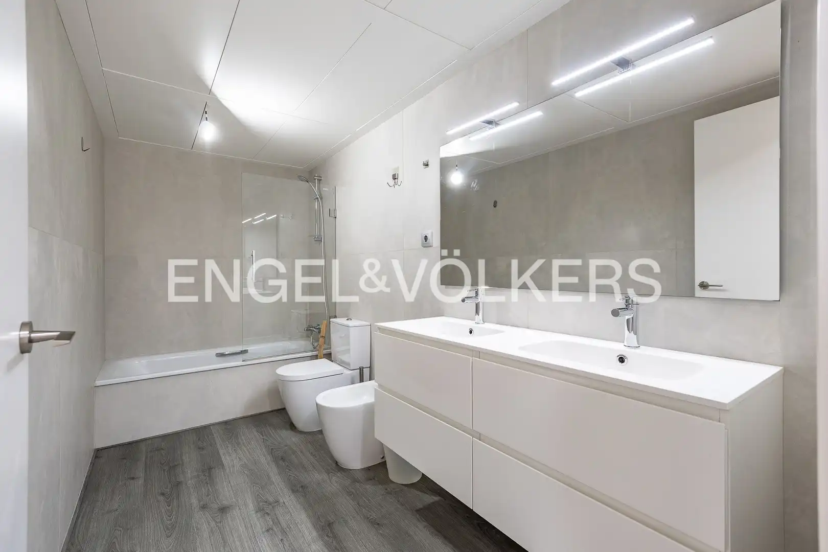 Bathroom of Attic for sale in Sabadell  with Air Conditioner, Heating and Parquet flooring