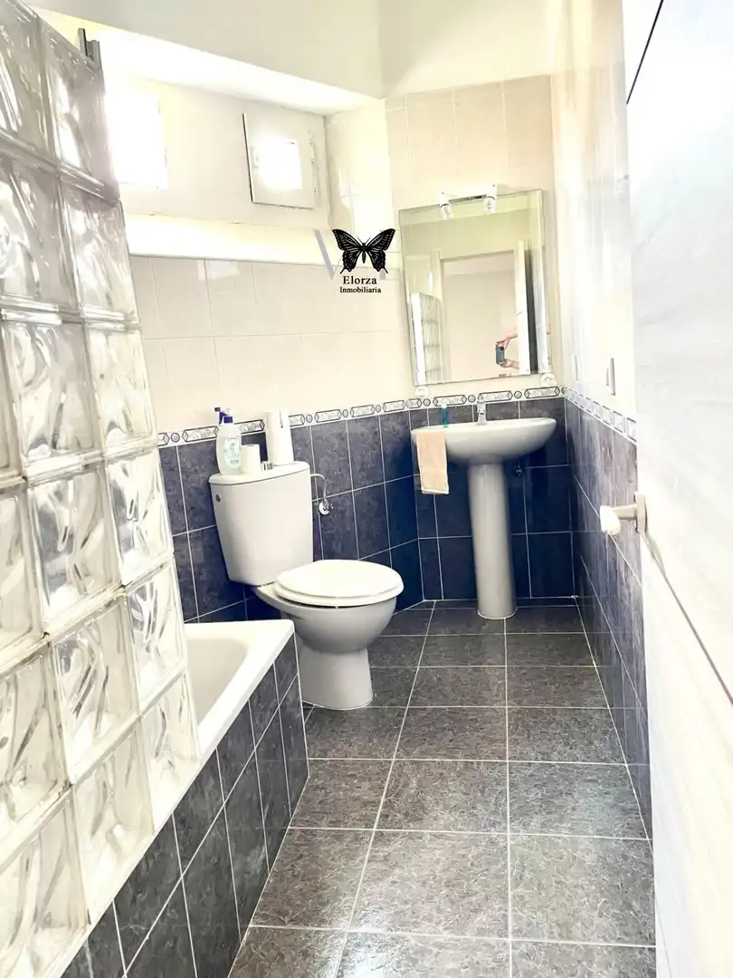 Bathroom of Flat for sale in Oviedo   with Heating