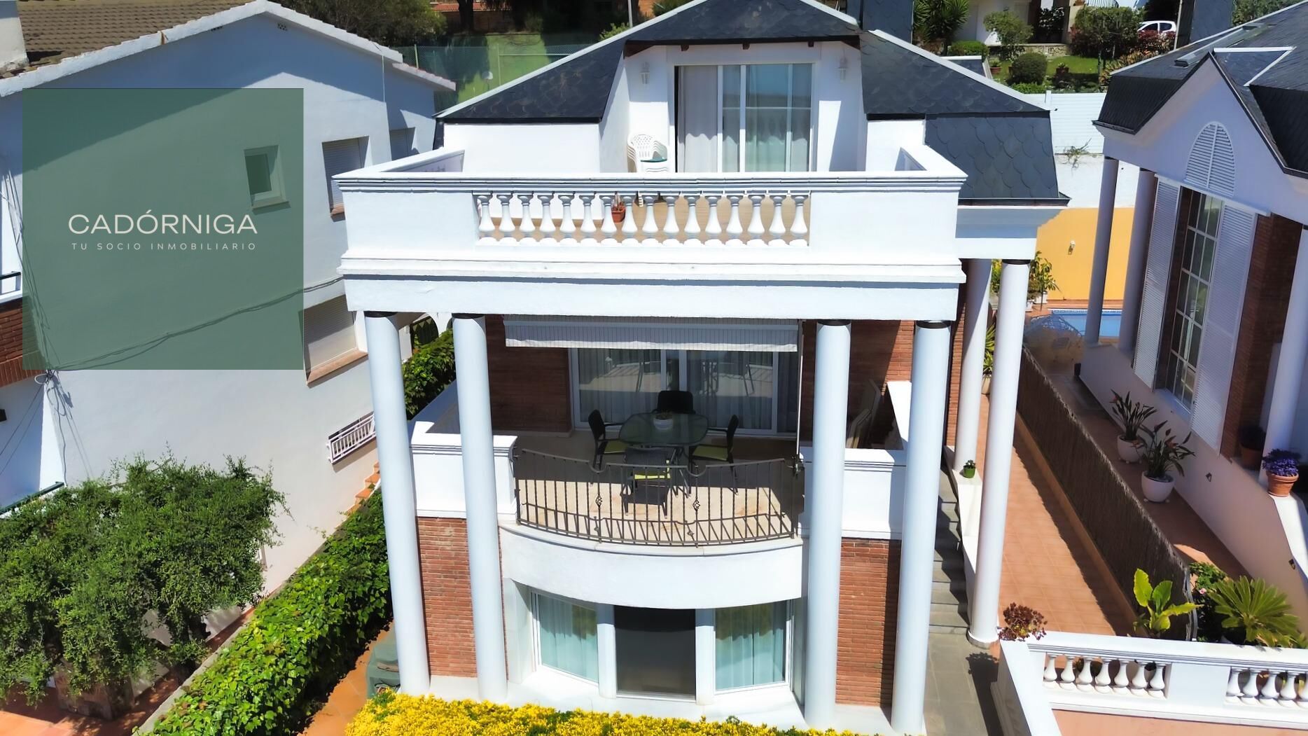 Vista exterior de Casa o chalet en venta en El Masnou con Aire acondicionado, Calefacción y Jardín privado