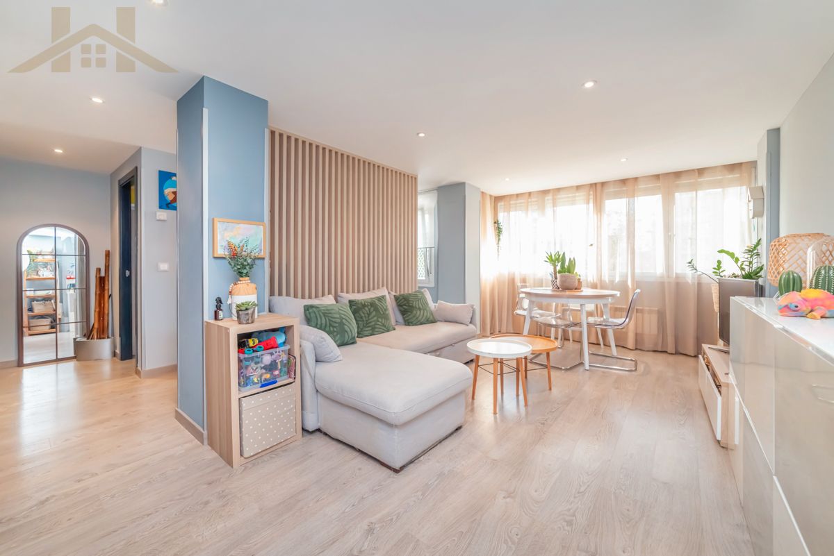 Living room of Flat for sale in Alcorcón  with Air Conditioner, Heating and Furnished