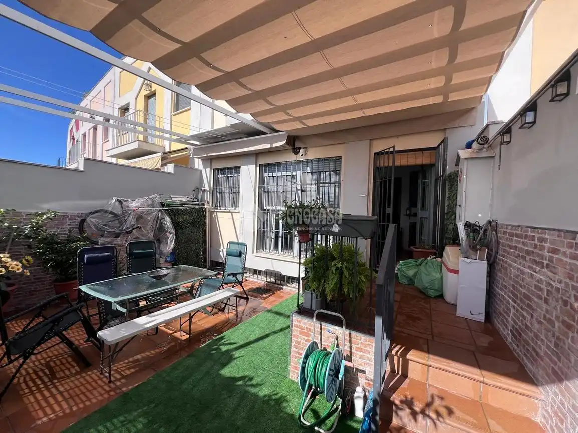 Terrassa de Casa adosada en venda en Aljaraque amb Calefacció