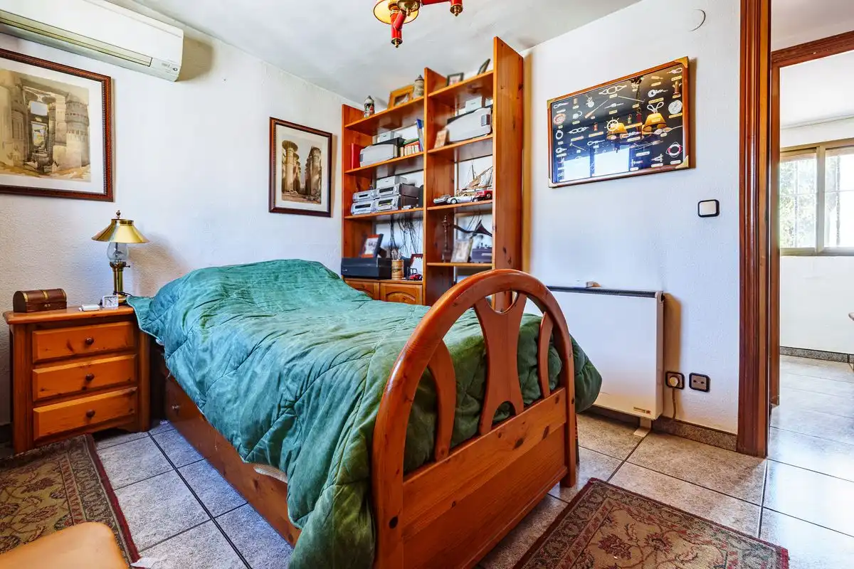 Habitación de Casa adosada en venta en Alcalá de Henares con Aire acondicionado, Calefacción y Jardín privado