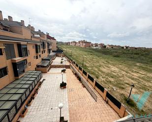 Vista exterior de Dúplex en venda en Cobeña amb Calefacció, Terrassa i Traster