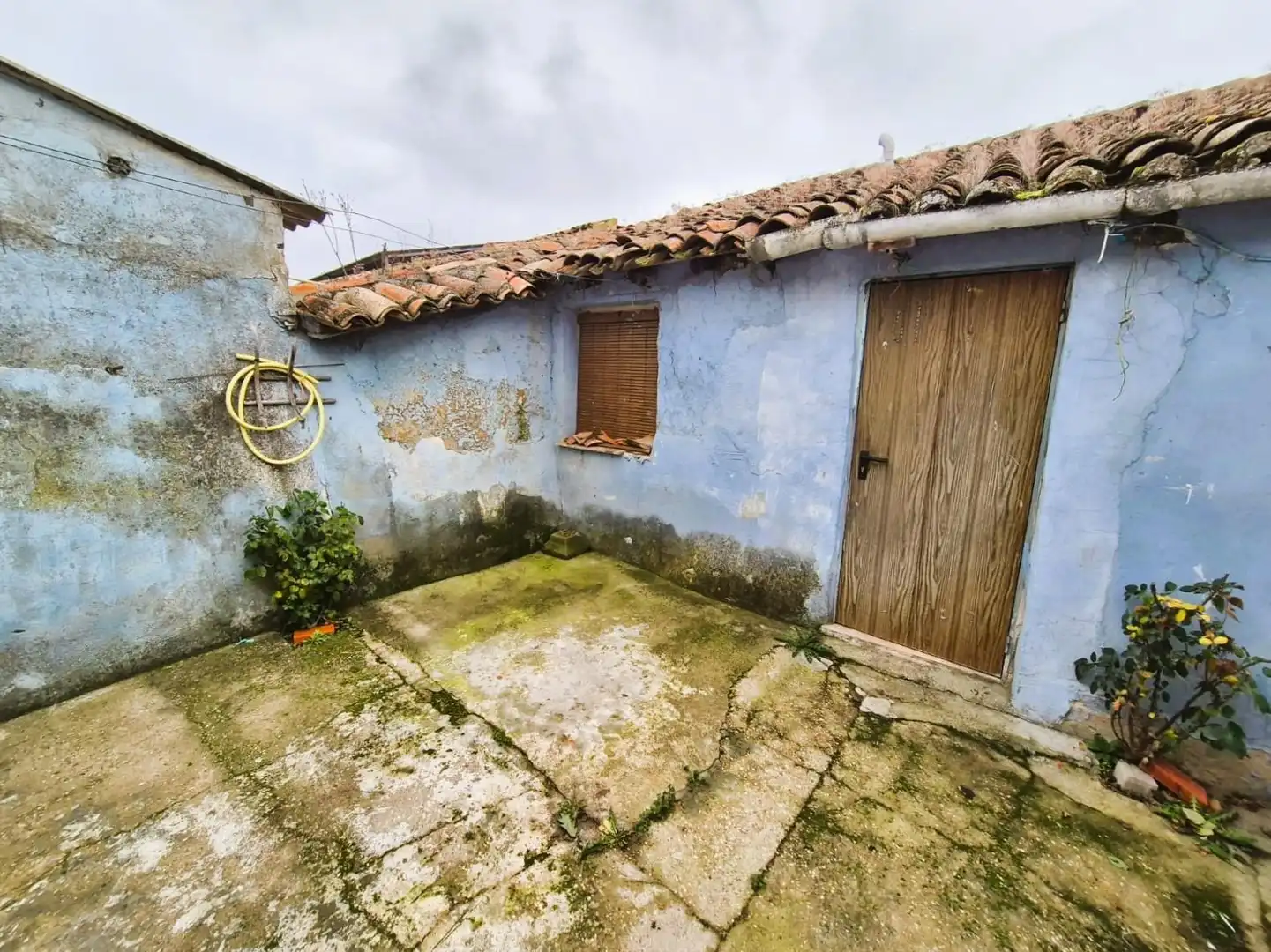 Vista exterior de Casa o xalet en venda en Vega de Valdetronco amb Jardí privat i Traster
