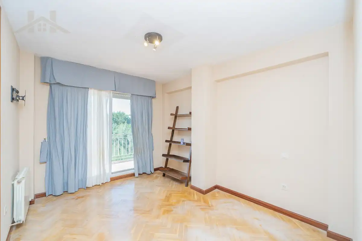 Habitación de Casa adosada en venta en Torrelodones con Aire acondicionado, Calefacción y Jardín privado