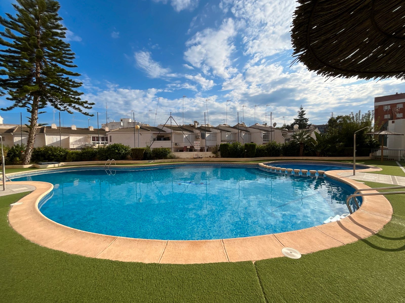 Swimming pool of Flat to rent in Torrevieja  with Air Conditioner, Private garden and Terrace