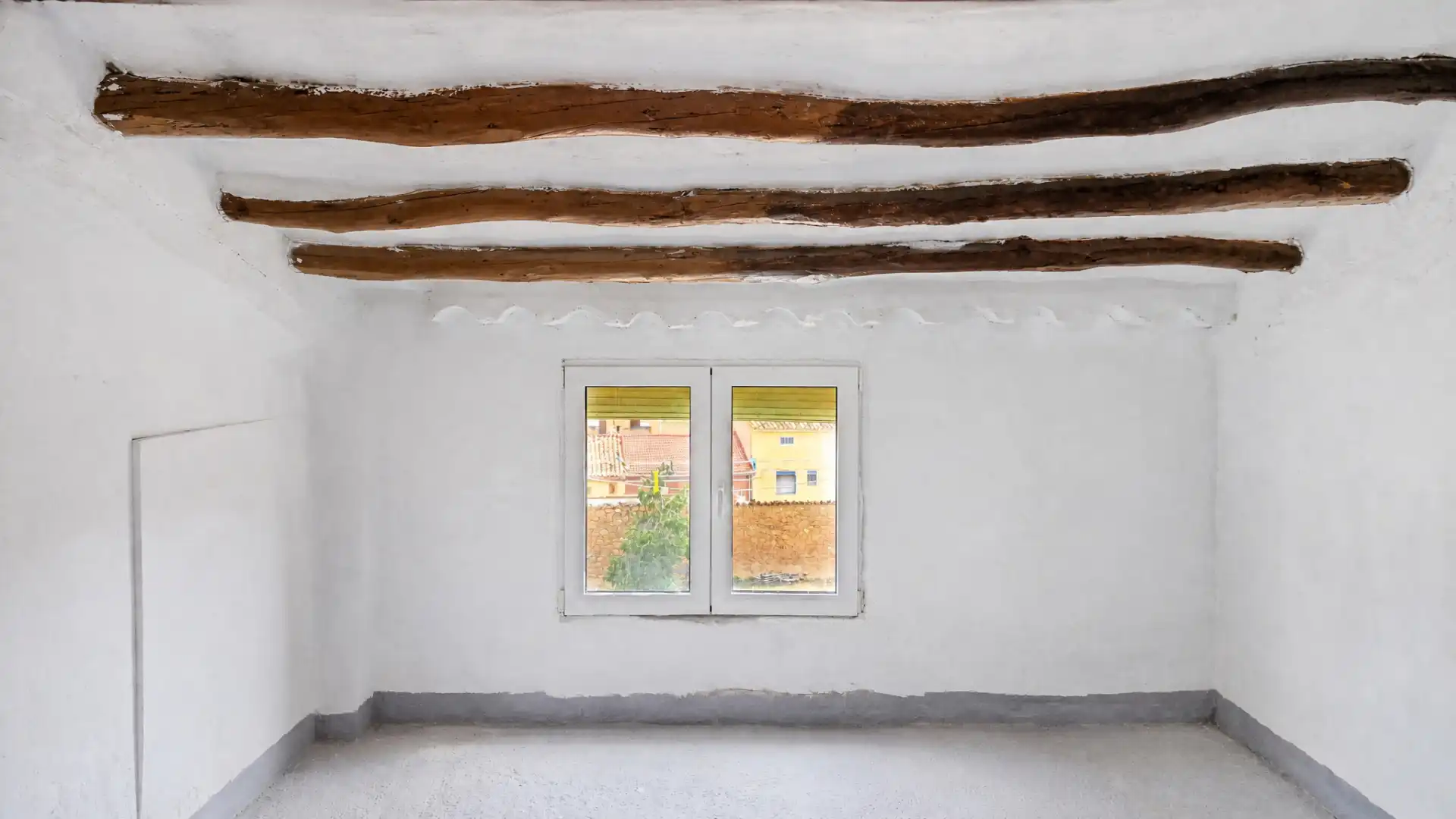 Dormitori de Casa adosada en venda en Alloza amb Calefacció, Parquet i Moblat