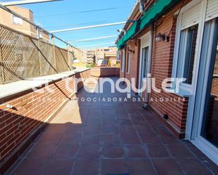 Vista exterior de Àtic de lloguer en  Madrid Capital amb Aire condicionat, Terrassa i Rentadora