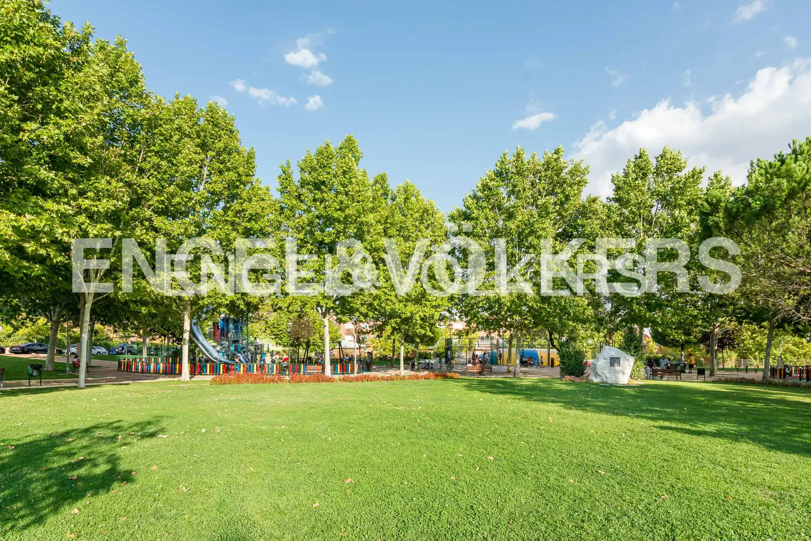 Casa adosada de alquiler en Boadilla del Monte con Aire acondicionado, Calefacción y Jardín privado
